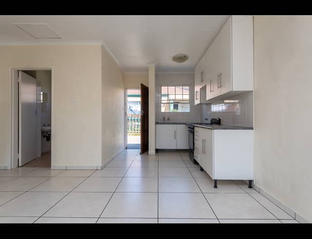 2 BEDROOM SIMPLEX FOR SALE IN LINMEYER